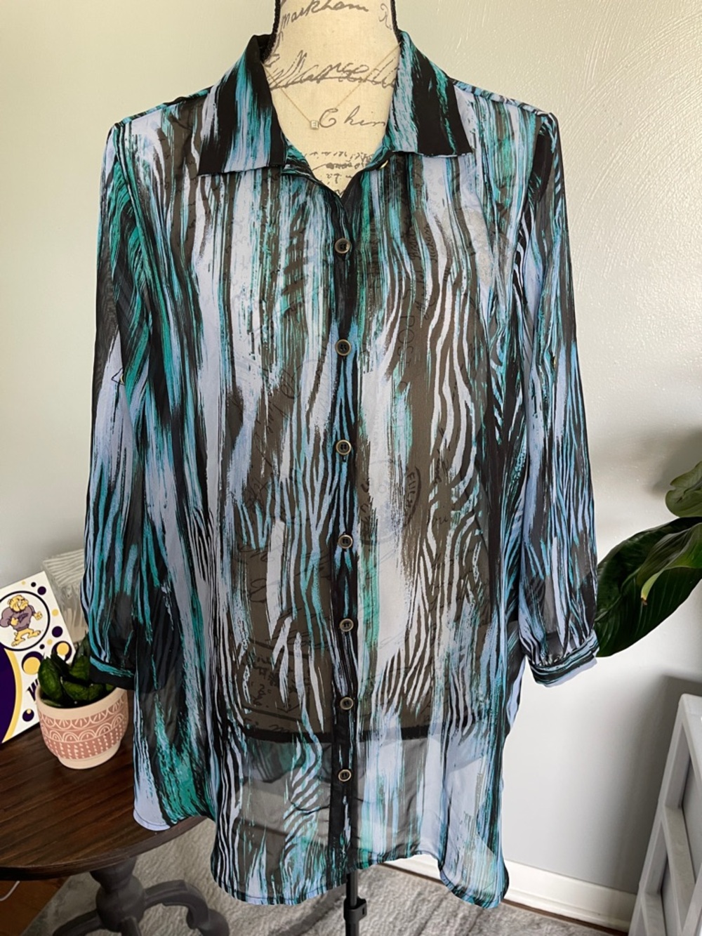 Queen Collection Abstract Sheer Button Front Blouse Teal Black Gray M